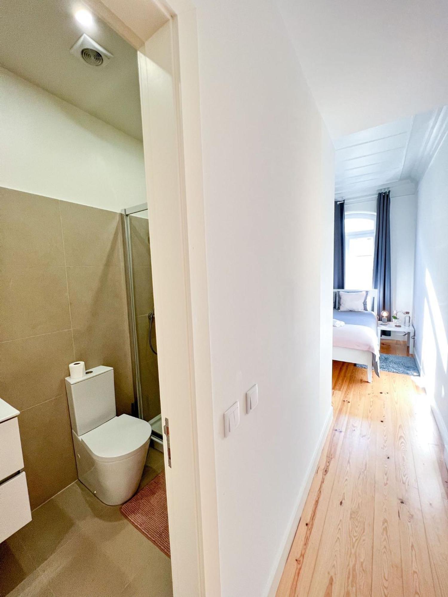 Cozy Room With Privative Bathroom On Rua Augusta Lisbon Exterior photo